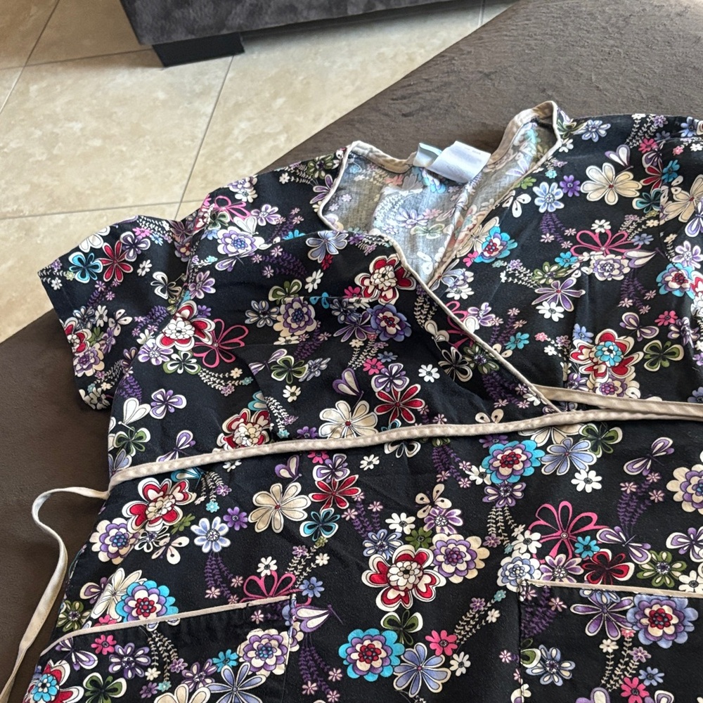 Colorful Scrub Tops Set - Picture 3 of 4